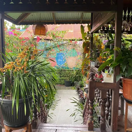 rumah kayu sulawesi antique