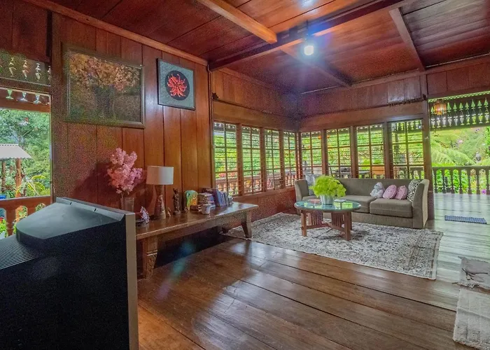 Rumah Kayu Sulawesi Antique Maison d'hôtes Bedugul (Bali)