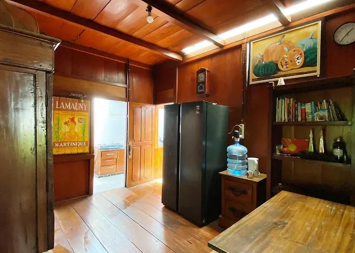 Rumah Kayu Sulawesi Antique Maison d'hôtes